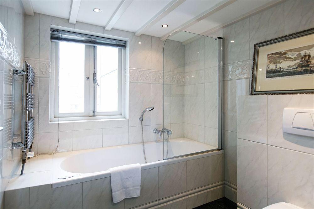 Leidseplein Hostal