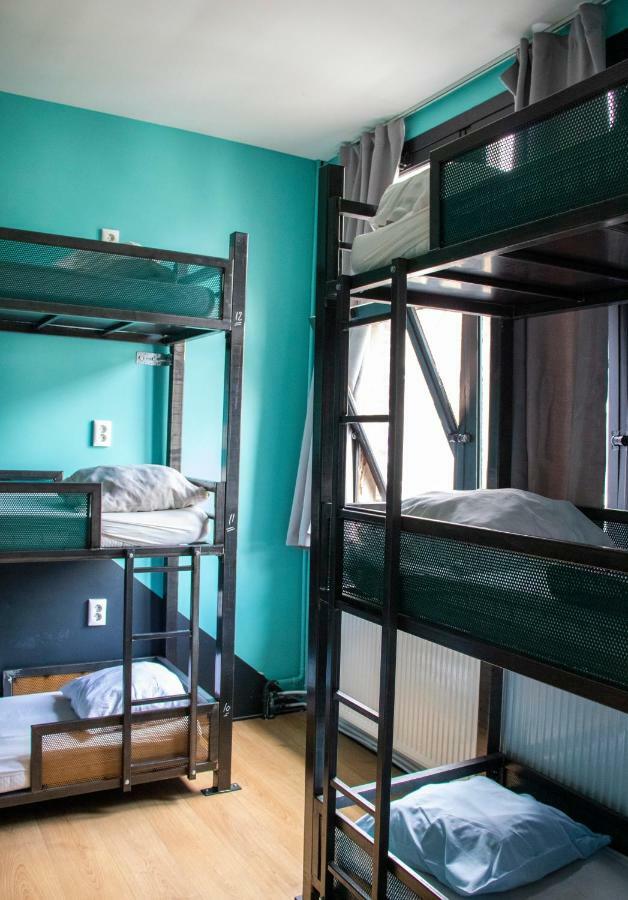 Leidseplein Hostal *